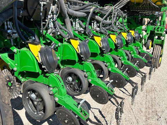 2022 John Deere 1775NT Planter