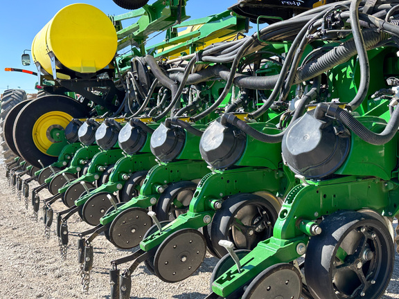 2022 John Deere 1775NT Planter