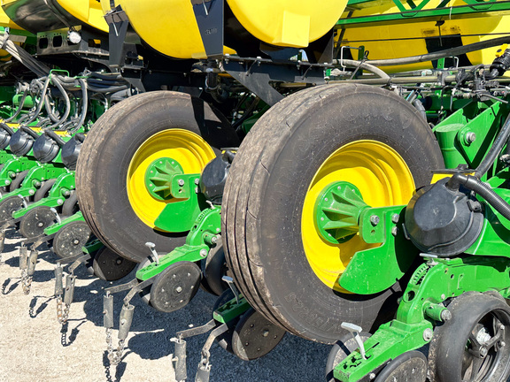 2022 John Deere 1775NT Planter