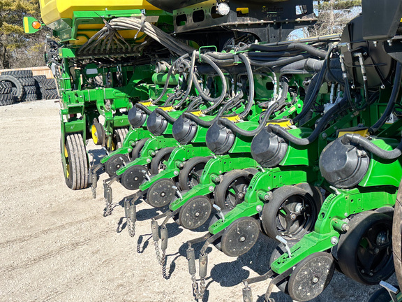 2022 John Deere 1775NT Planter