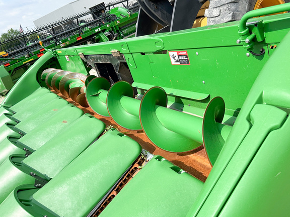 2014 John Deere 608C Header Corn Head