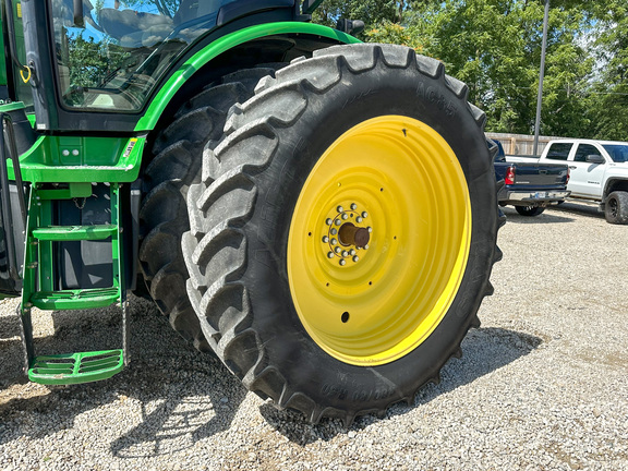 2013 John Deere 8260R Tractor