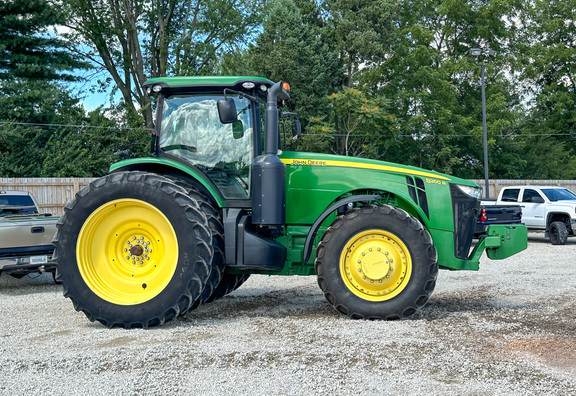 2013 John Deere 8260R Tractor