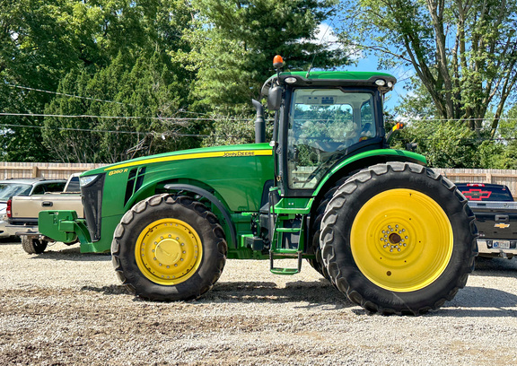 2013 John Deere 8260R Tractor