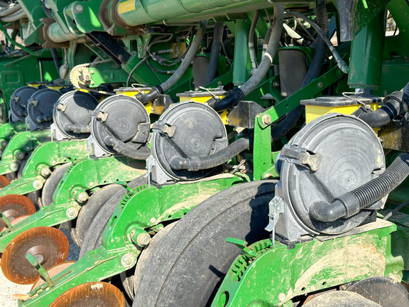 2008 John Deere 1790 Planter