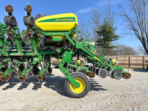 2008 John Deere 1790 Planter