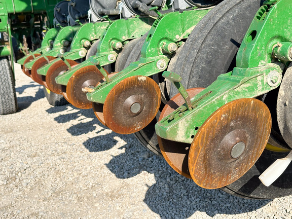 2008 John Deere 1790 Planter