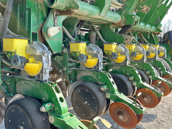 2008 John Deere 1790 Planter