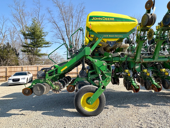 2008 John Deere 1790 Planter