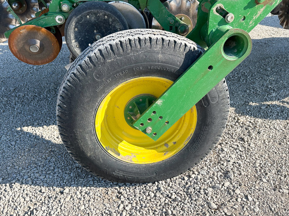 2008 John Deere 1790 Planter