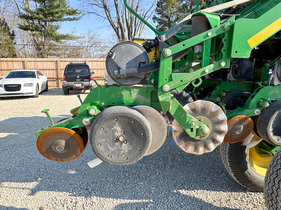 2008 John Deere 1790 Planter