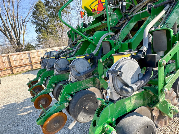 2008 John Deere 1790 Planter