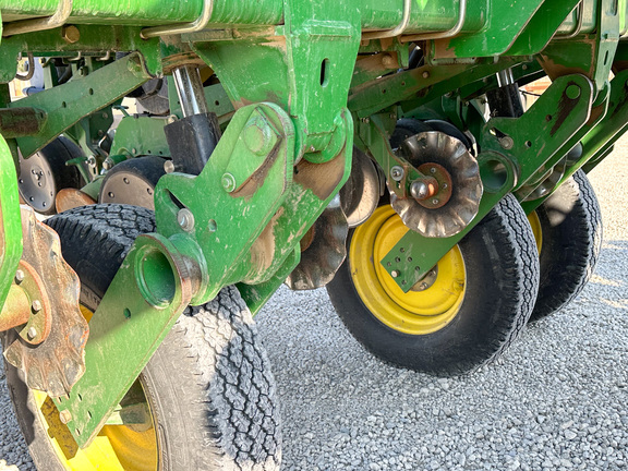 2008 John Deere 1790 Planter