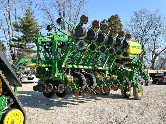 2008 John Deere 1790 Planter