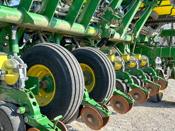 2008 John Deere 1790 Planter