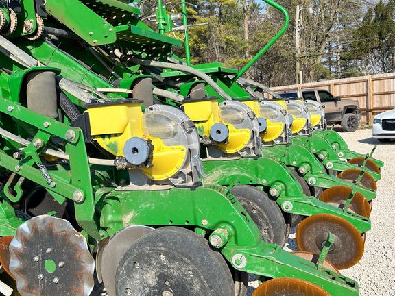 2008 John Deere 1790 Planter