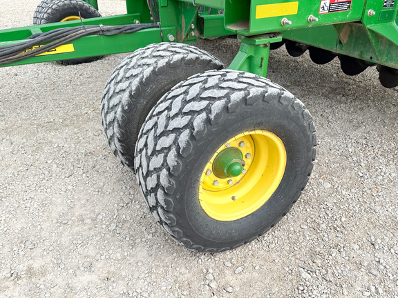 2014 John Deere 1990 Air Seeder