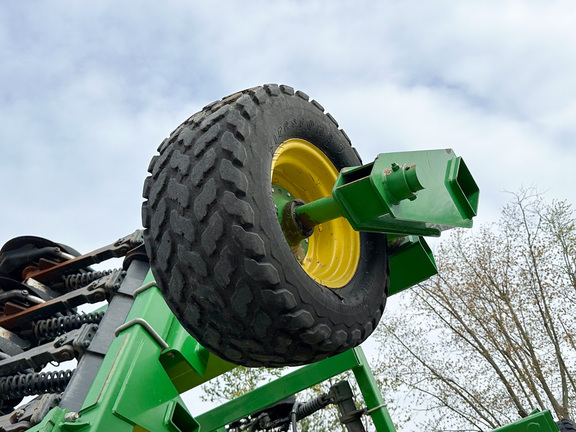 2014 John Deere 1990 Air Seeder