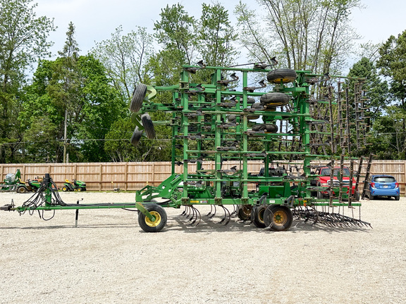 2002 John Deere 2200 Field Cultivator