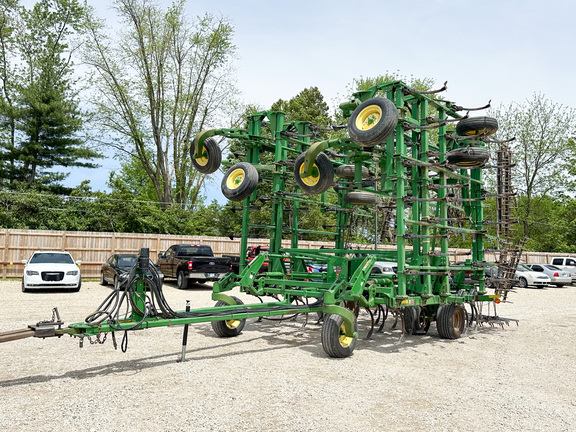 2002 John Deere 2200 Field Cultivator