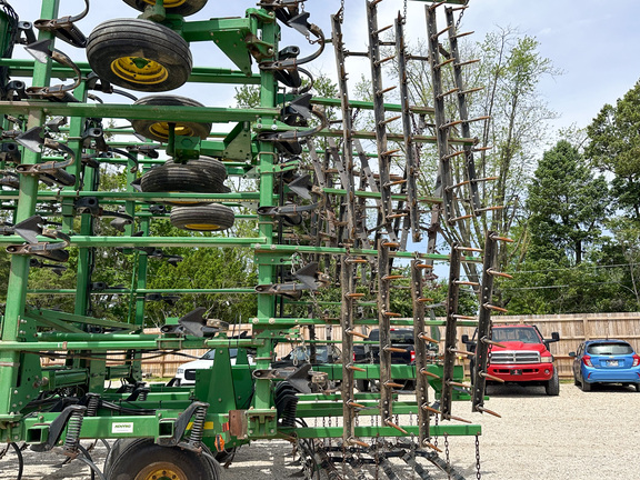 2002 John Deere 2200 Field Cultivator