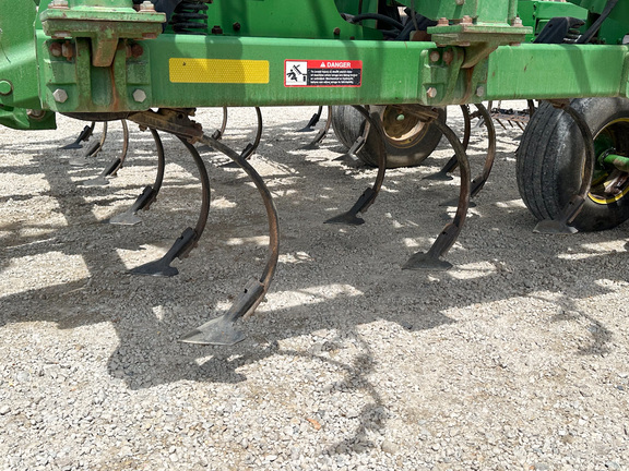 2002 John Deere 2200 Field Cultivator