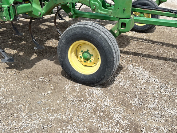 2002 John Deere 2200 Field Cultivator