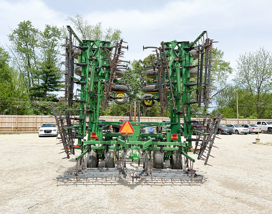 2002 John Deere 2200 Field Cultivator