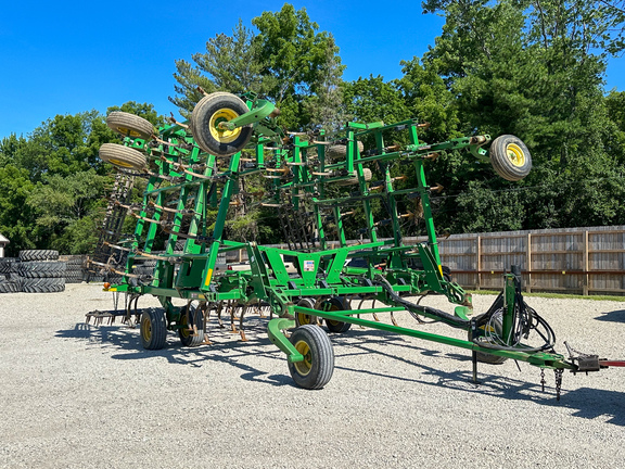 2004 John Deere 2210 Field Cultivator