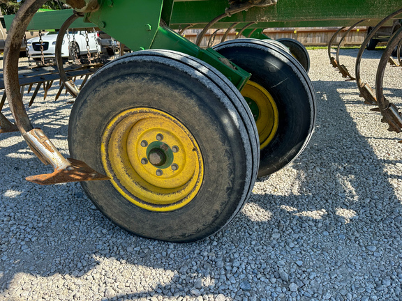 2004 John Deere 2210 Field Cultivator