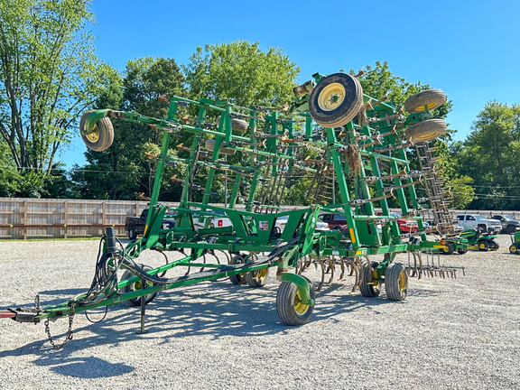 2004 John Deere 2210 Field Cultivator