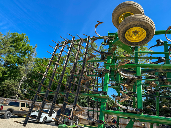 2004 John Deere 2210 Field Cultivator