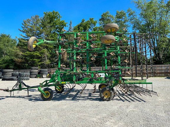 2004 John Deere 2210 Field Cultivator