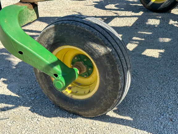 2004 John Deere 2210 Field Cultivator