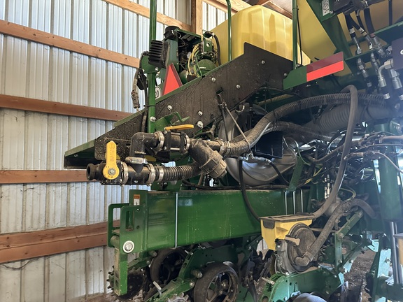 2022 John Deere 1775NT Planter