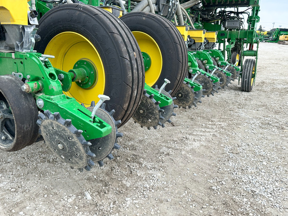 2022 John Deere 1775NT Planter