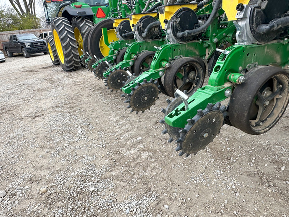 2022 John Deere 1775NT Planter