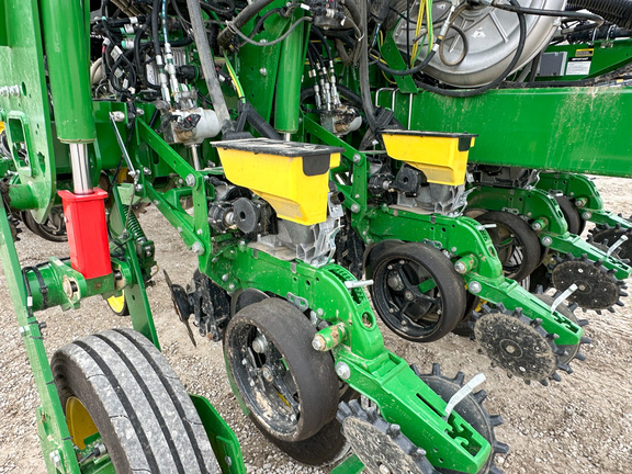 2022 John Deere 1775NT Planter