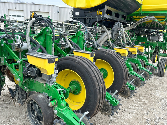 2022 John Deere 1775NT Planter