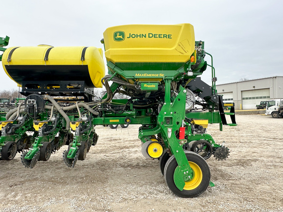 2022 John Deere 1775NT Planter