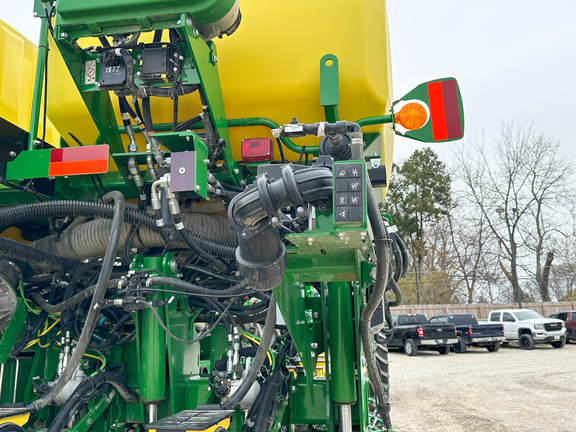 2022 John Deere 1775NT Planter