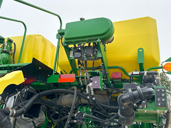 2022 John Deere 1775NT Planter