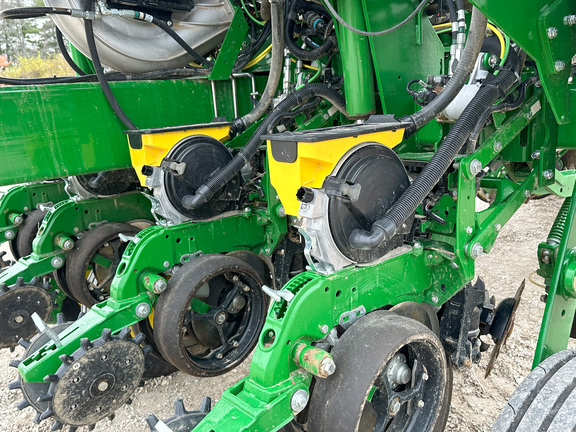 2022 John Deere 1775NT Planter