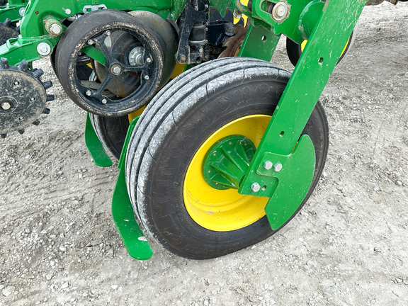 2022 John Deere 1775NT Planter