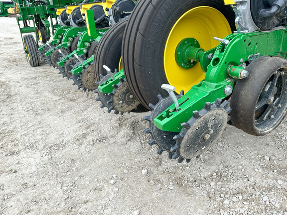 2022 John Deere 1775NT Planter