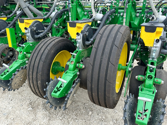 2022 John Deere 1775NT Planter