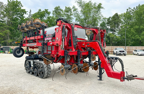 2020 Unverferth 2600 Applicator