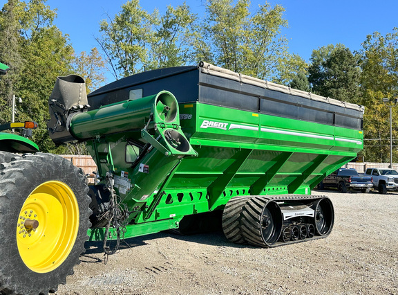 2022 Brent 1596 Grain Cart