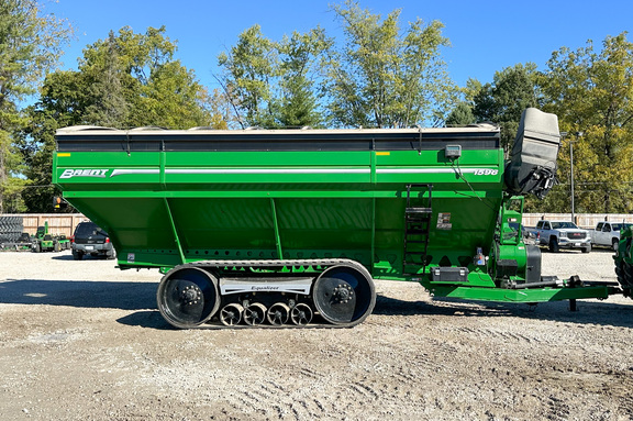 2022 Brent 1596 Grain Cart