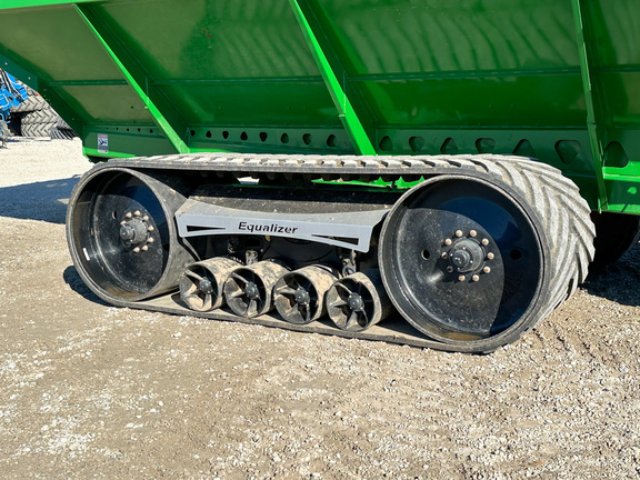 2022 Brent 1596 Grain Cart